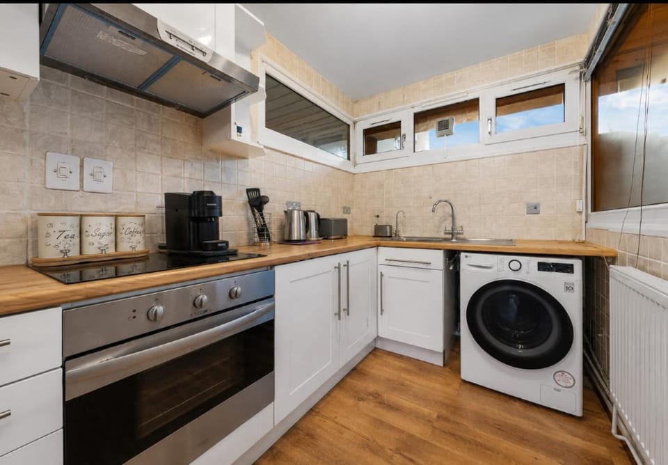 Stylish 1BR Flat with Private Garden in Elephant & Castle Apartment in London Borough of Southwark