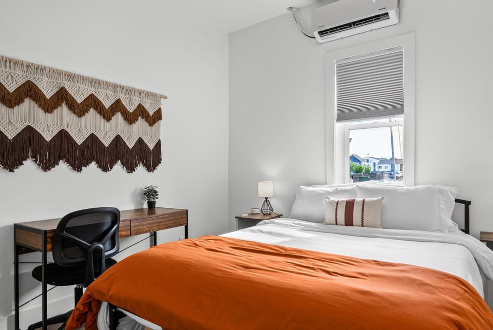 2BD Above Craft Coffee Shop, Downtown, by APSU Apartment in Clarksville