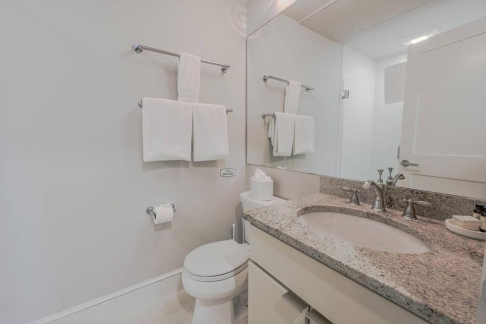 Unbeatable Location Newbury Street 1br Apartment in Back Bay
