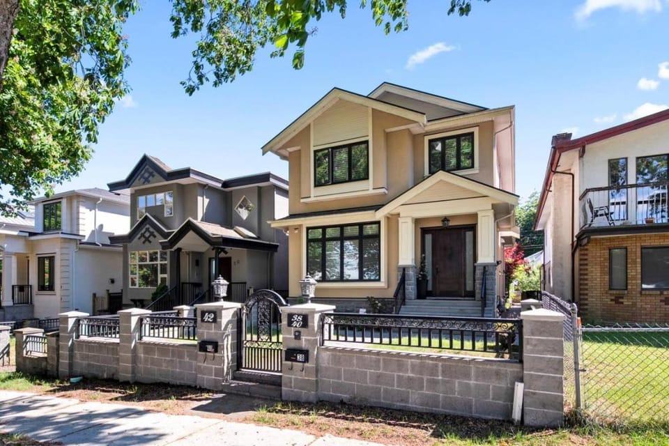 Private 2 bd 1 bath basment suit House in Vancouver