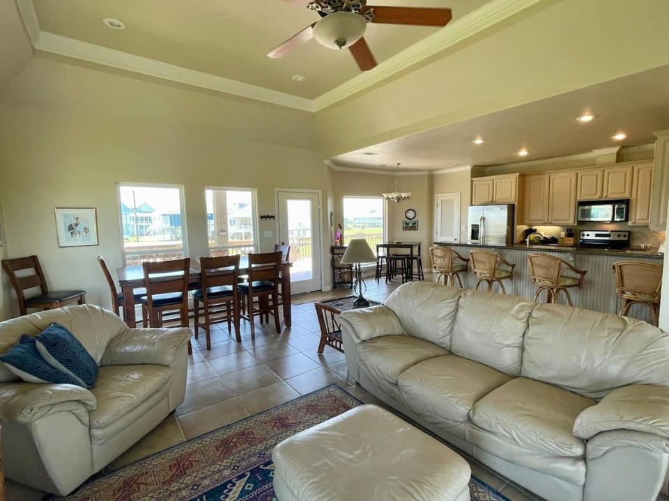 Ocean Views 8 Beds Sleeps 14 Steps To Beach House in Bolivar Peninsula
