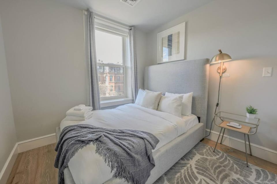 Prime Location Newbury Street 1BR Apartment in Back Bay