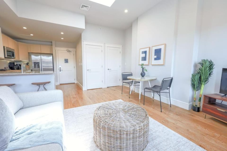 Light-Filled Back Bay 1 Bedroom Apartment Apartment in Back Bay