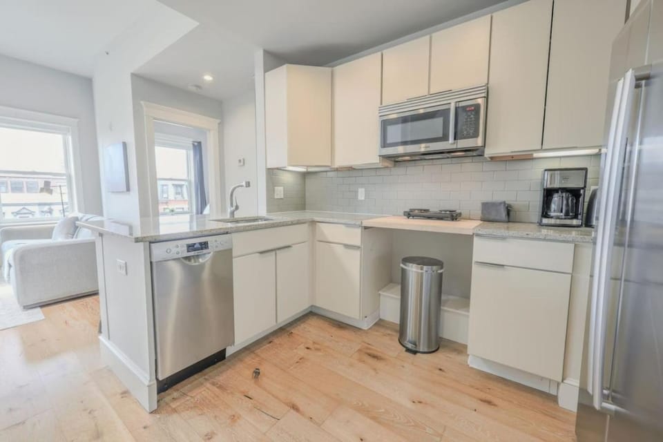 Light-Filled Back Bay 1 Bedroom Apartment Apartment in Back Bay