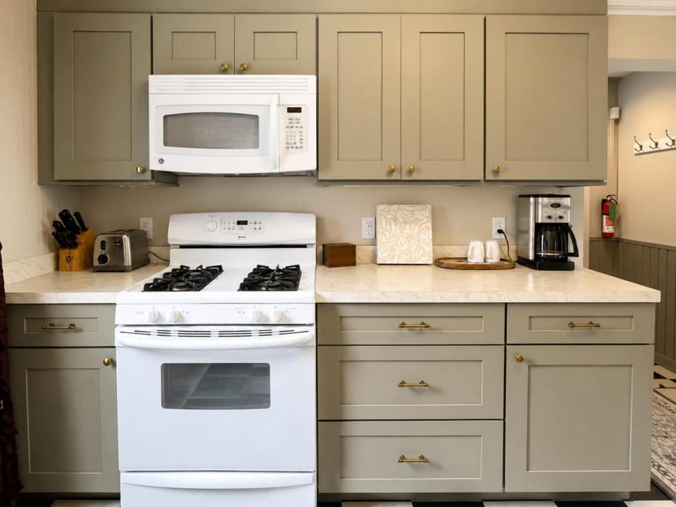Aurora Cottage 2BR Grill Near Downtown TART Trail House in Traverse City