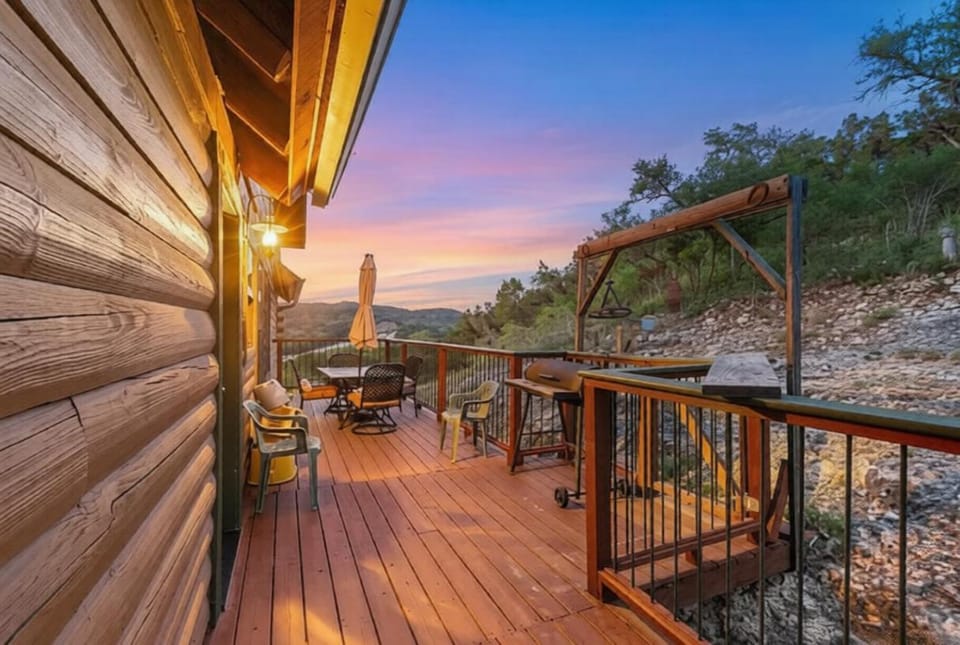 The Walpole Cabin Cabin in Lakehills