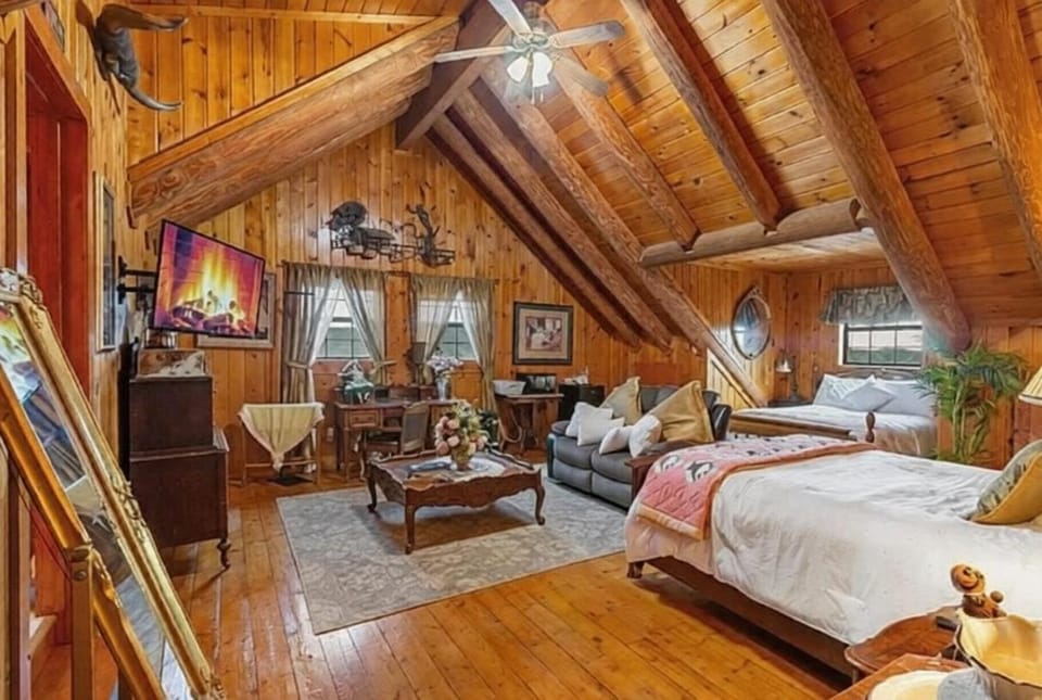 The Walpole Cabin Cabin in Lakehills