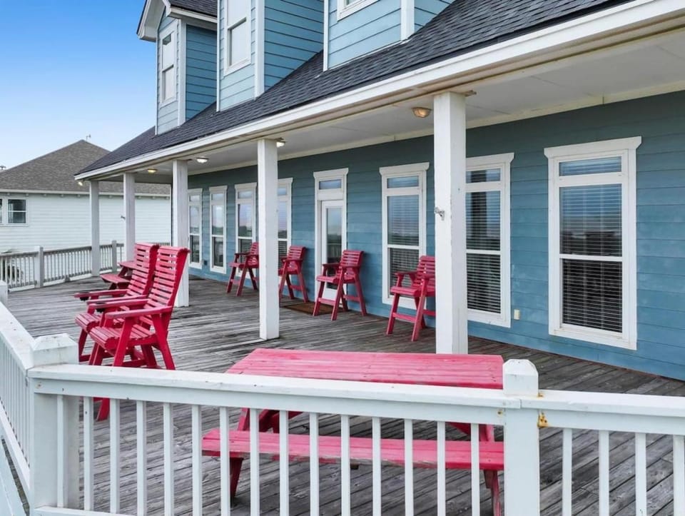 Property building, Patio, Day, View (from property/room), Balcony/Terrace, Dining area, sunbed