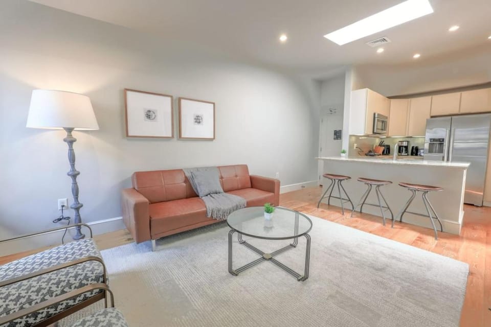 Classic Back Bay 1BR on Newbury Street Apartment in Back Bay