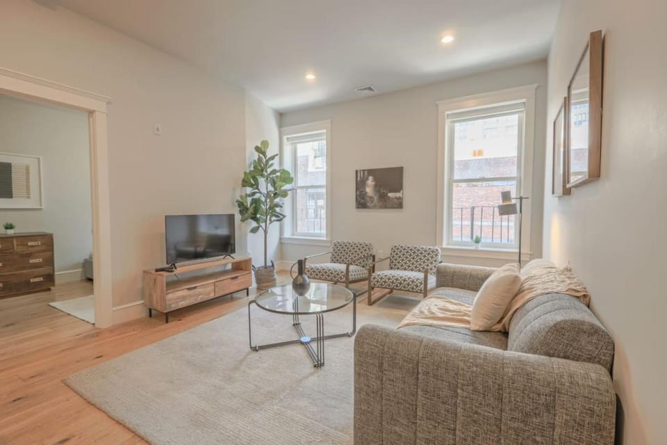 Stylish 1BR Newbury St Boston Apartment in Back Bay