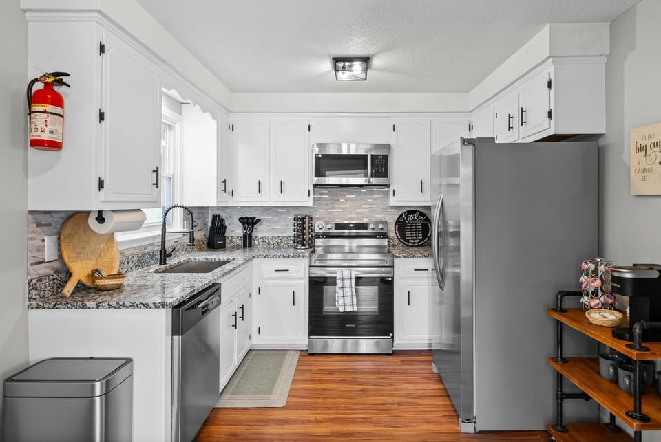 Extended Stay Near Fort Campbell - 2BR - 1579 Mary Beth Ln House in Clarksville
