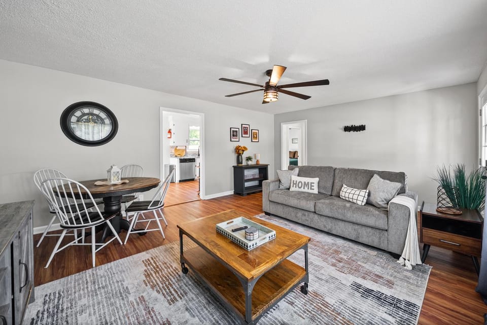 Extended Stay Near Fort Campbell - 2BR - 1579 Mary Beth Ln House in Clarksville