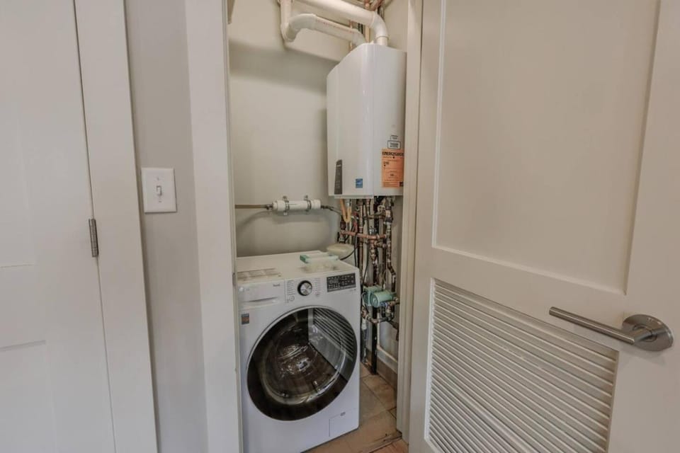 Spacious 1bed 1bath in Back Bay Apartment in Back Bay