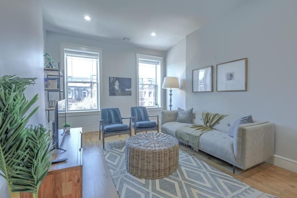 Back Bay Gem 1BR on Newbury Street Apartment in Back Bay