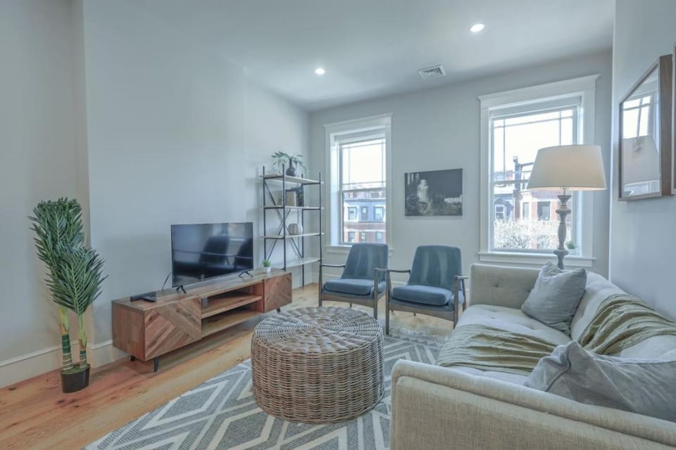 Back Bay Gem 1BR on Newbury Street Apartment in Back Bay