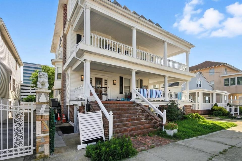 2 BR - AC Getaway - Walk to Beach and Boardwalk House in Atlantic City