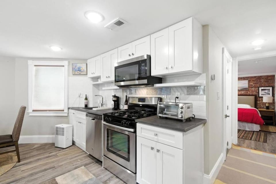 2 BR - AC Getaway - Walk to Beach and Boardwalk House in Atlantic City