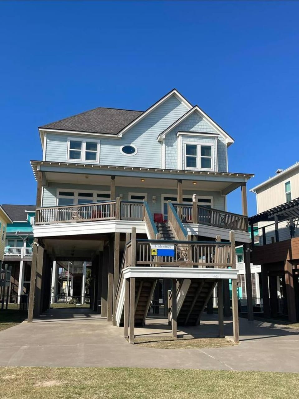Tradewind Beachfront Sleeps 16 King Bed 6 Queens House in Bolivar Peninsula