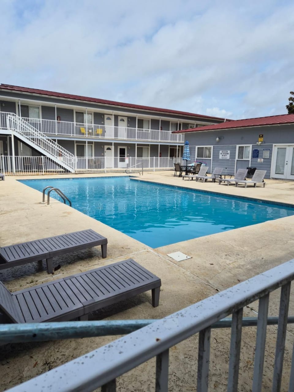 Swimming pool
