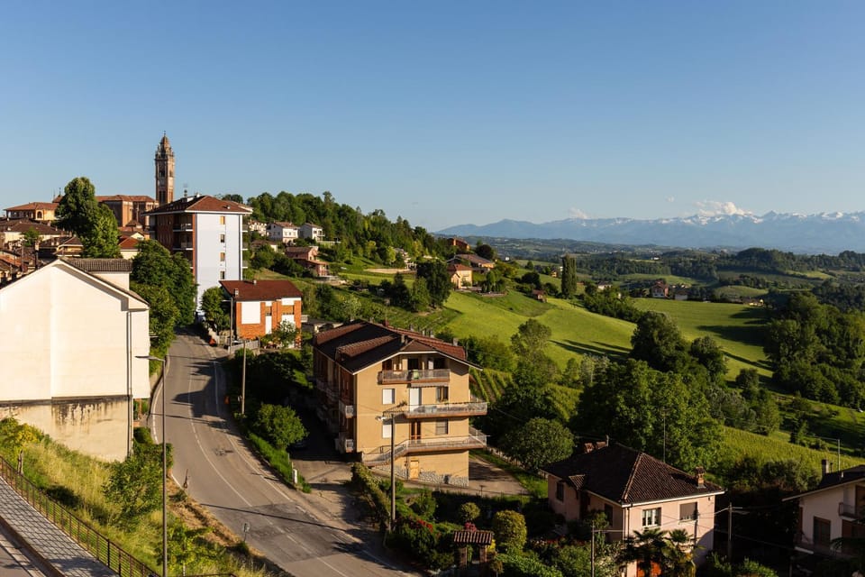Property building, Nearby landmark, Day, Natural landscape, Balcony/Terrace, Photo of the whole room, City view, Mountain view