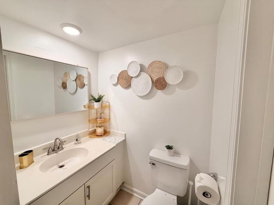 Concord Comfort 3BR Gem Near Downtown Apartment in Concord