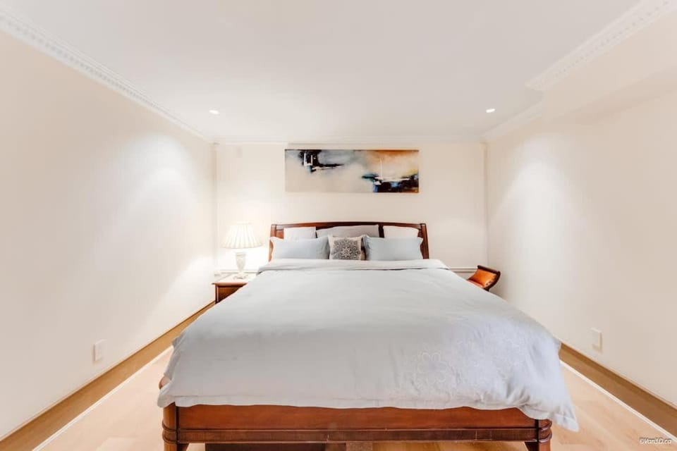 Anmore Nature Suite 2Bed 2Bath Private Entry House in Port Moody