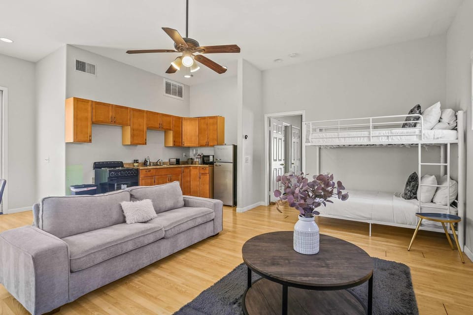 Bed, Kitchen or kitchenette, Photo of the whole room, Seating area, Dining area