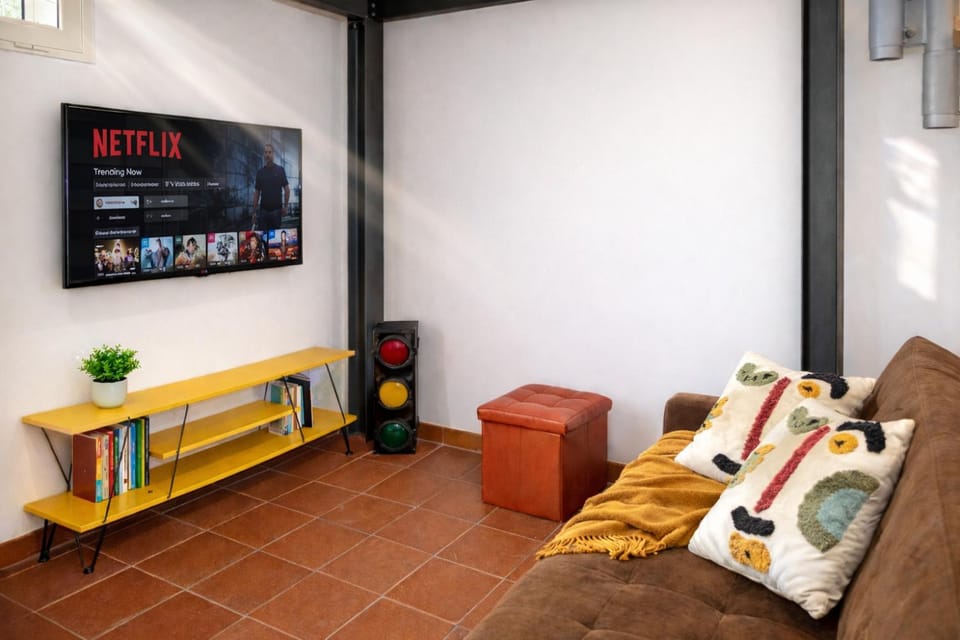 Communal lounge/ TV room