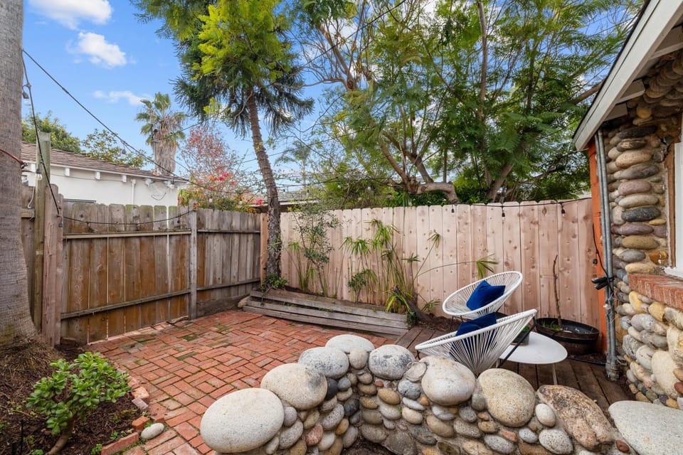 Cozy La Jolla Cottage with Private Patio, Pet Friendly, Driveway Parking House in La Jolla