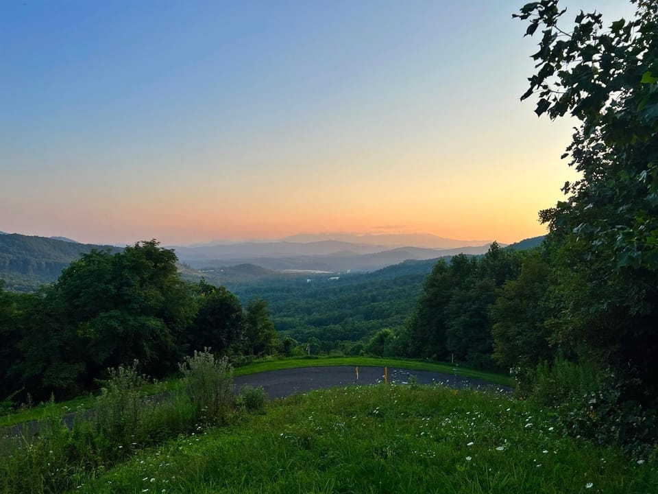 Mountain Top at Linville Falls House in Tennessee
