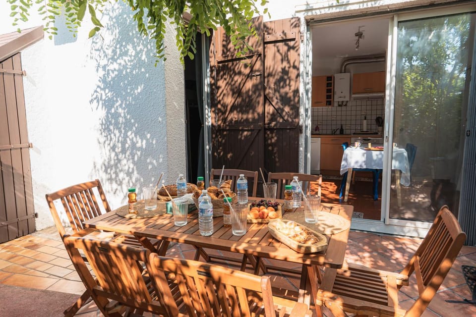 Seating area, Dining area, Breakfast, Breakfast, Continental breakfast, Continental breakfast
