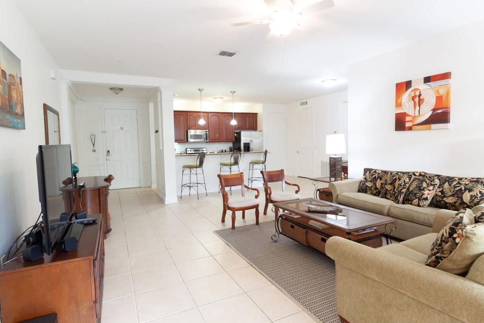 TV and multimedia, Kitchen or kitchenette, Living room, Seating area