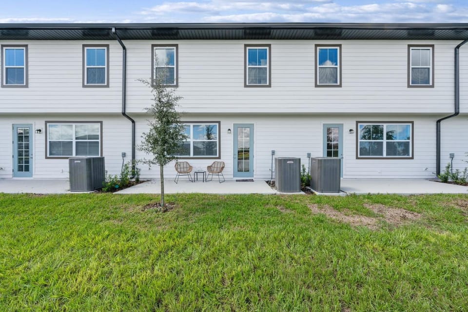 Property building, Day, Garden, Garden view