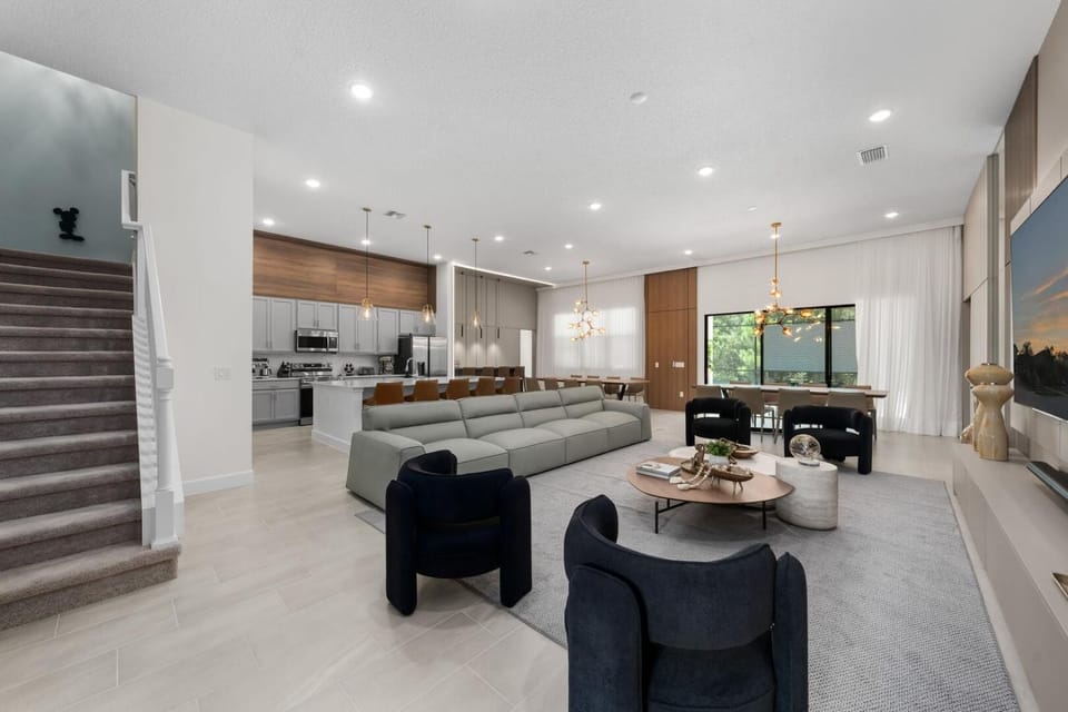 Kitchen or kitchenette, Living room, Seating area, Dining area, pet friendly
