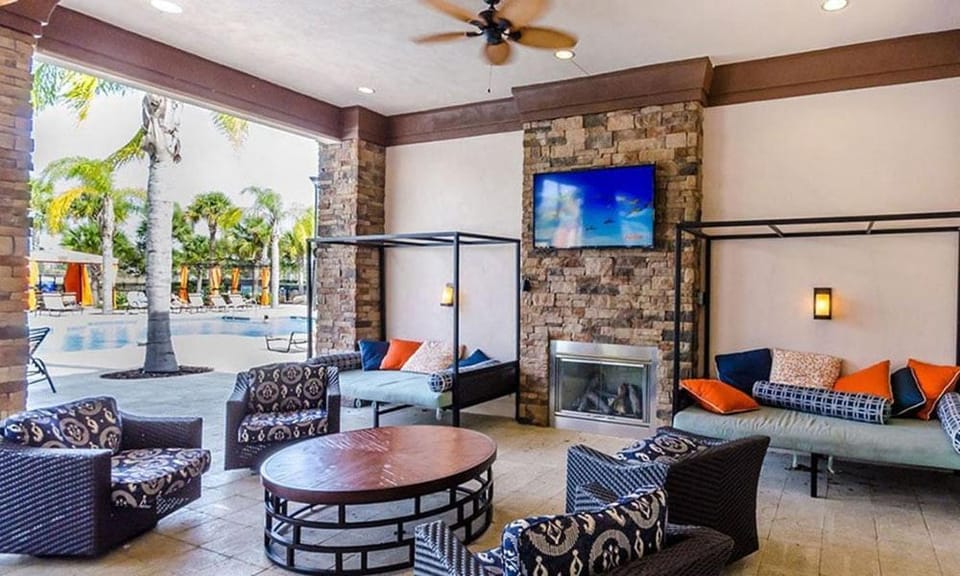 Day, TV and multimedia, Living room, Seating area
