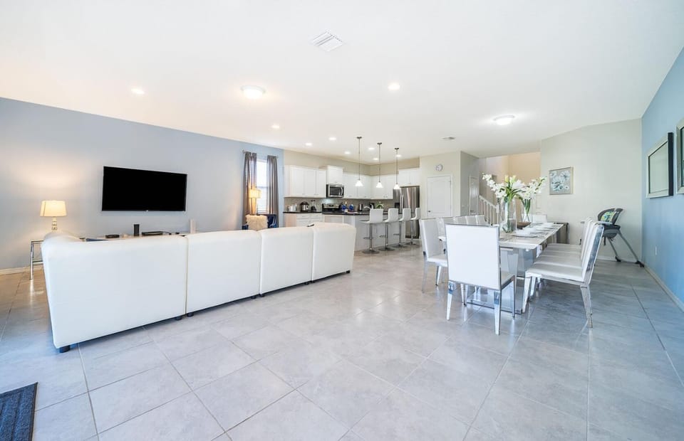 TV and multimedia, Kitchen or kitchenette, Seating area, Dining area