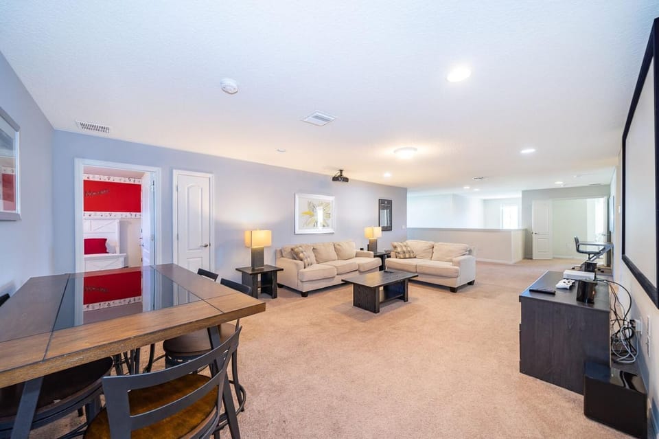 TV and multimedia, Living room, Seating area, Dining area