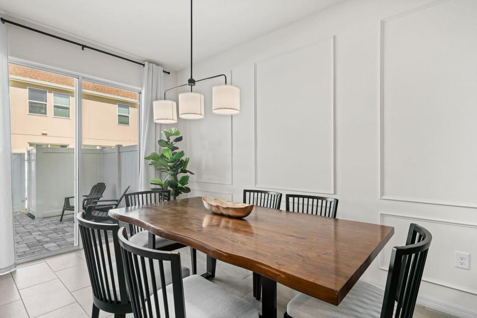 Seating area, Dining area