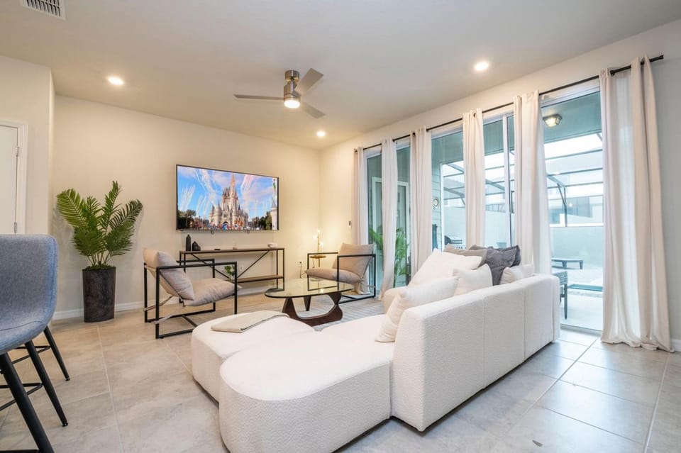 TV and multimedia, Living room, Dining area