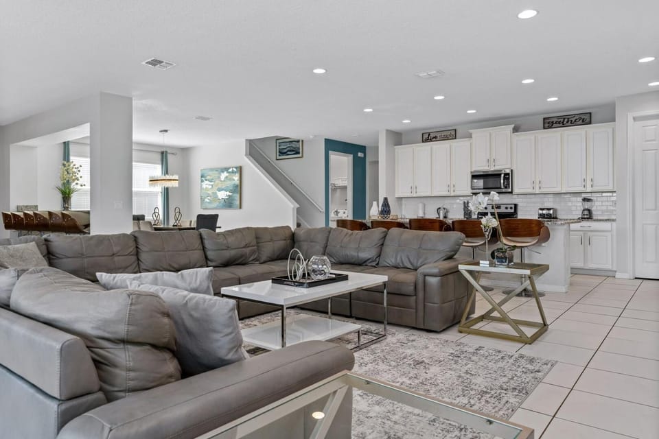 Kitchen or kitchenette, Living room, Seating area