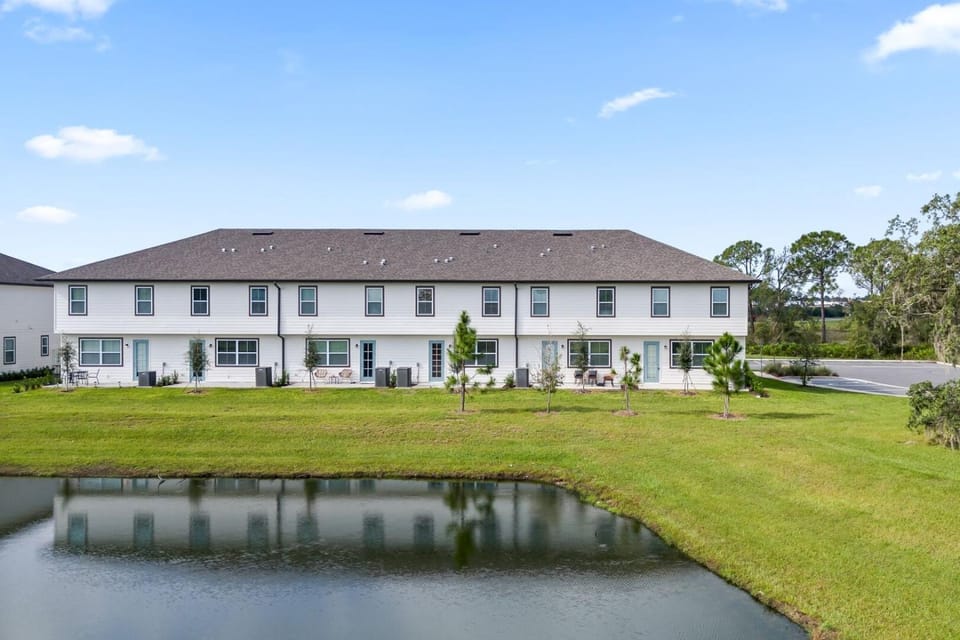 Property building, Nearby landmark, Day, Natural landscape, Garden, Garden view