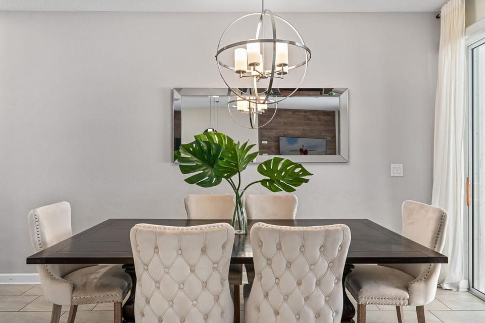 Seating area, Dining area