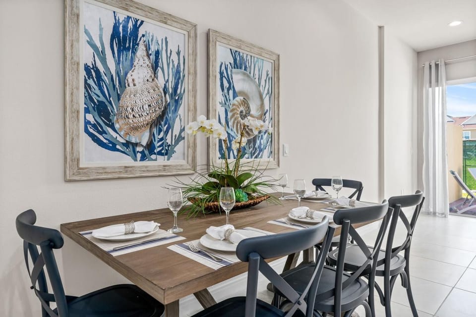 Seating area, Dining area