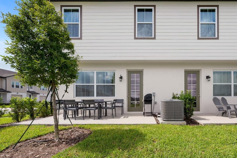 Property building, Patio, Day, Garden, Garden view