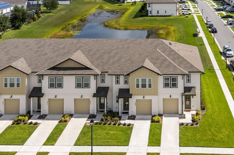 Property building, Day, Natural landscape, Bird's eye view, Garden, Location