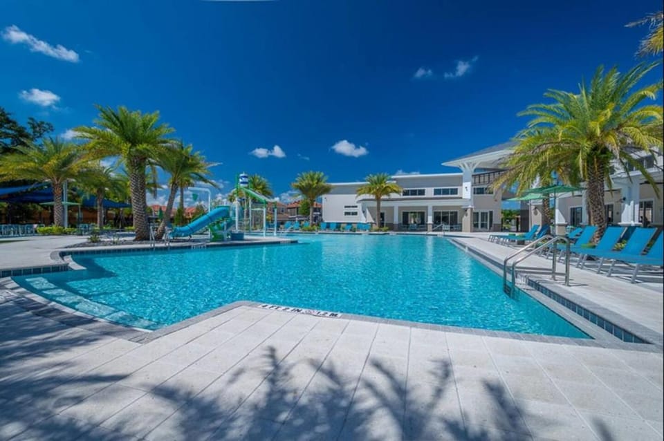 Day, Pool view, Swimming pool, sunbed