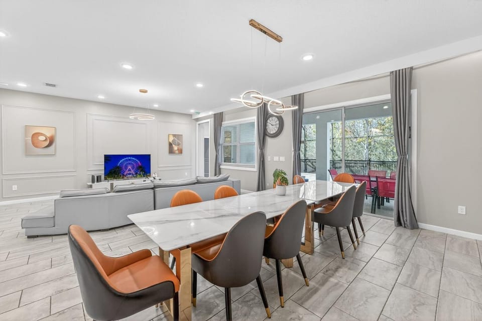 TV and multimedia, Living room, Seating area, Dining area