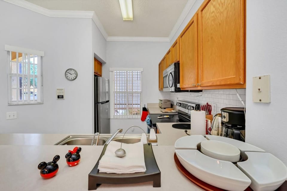 Kitchen or kitchenette, oven, toaster, kitchen