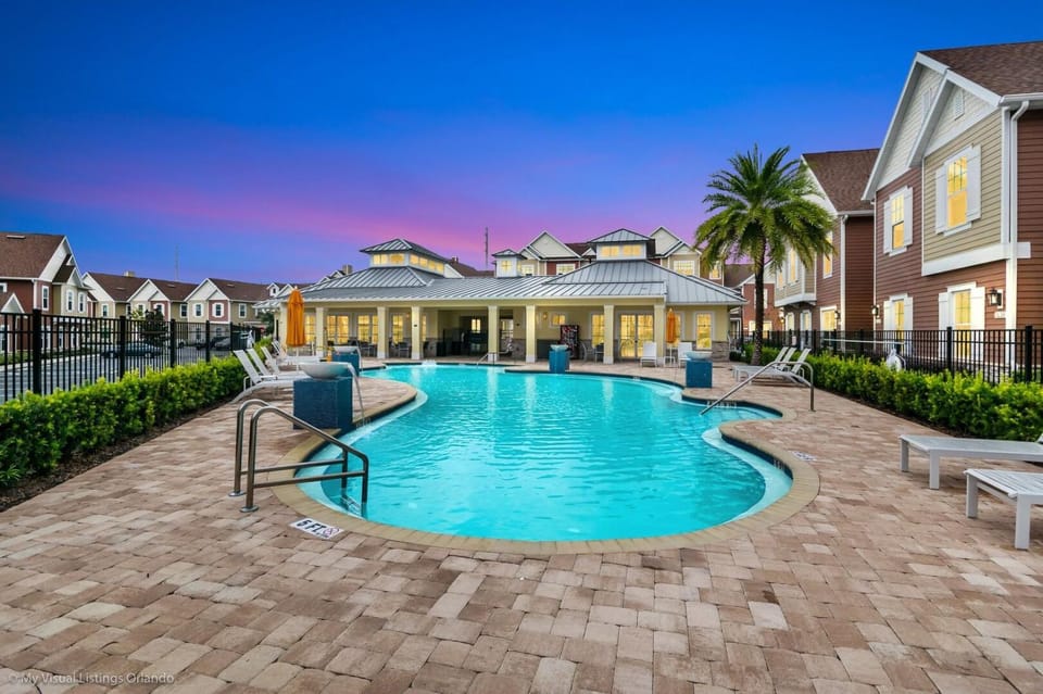 Property building, Day, Swimming pool, sunbed