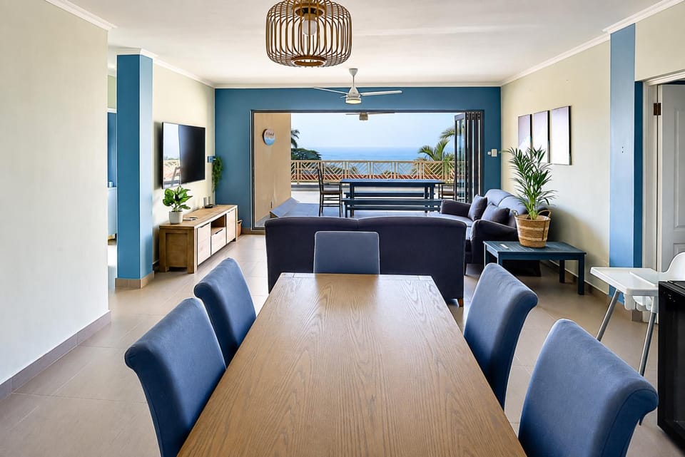Living room, Seating area, Dining area, Evening entertainment